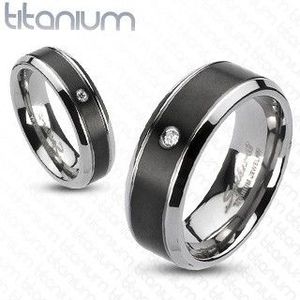 Inel din titan - dungă neagră cu zircon - Marime inel: 49 imagine