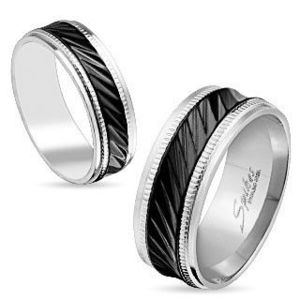 Verighetă din oțel în culoare argintie, fâșie neagră cu striații diagonale, crestături, 8 mm - Marime inel: 59 imagine