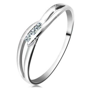 Inel realizat din aur alb 585 - trei diamante rotunde, transparente, braţe despicate - Marime inel: 50-51 imagine