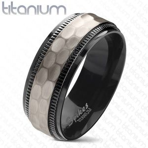 Inel din titan, margini negre, crestate, bandă șlefuită pe mijloc, 8 mm - Marime inel: 60 imagine