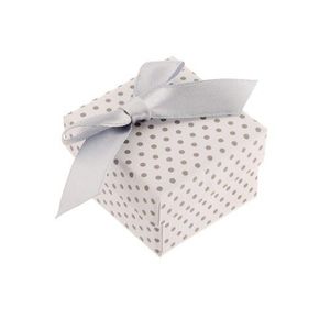 Cutie de cadou pentru inel sau cercei, suprafață albă, buline și fundă gri imagine
