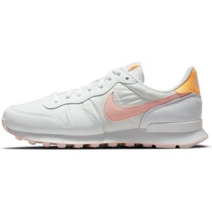 Nike Sportswear Sneaker low 'Internationalist' alb / portocaliu pastel / portocaliu imagine
