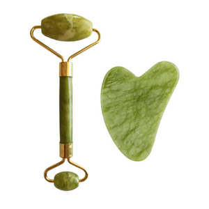 Palsar 7 Rola de masaj și placa Guasha jad verde xiuyan (Light Green Xiuyan Jade Roller & Gua Sha Set) imagine