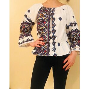 Bluza stilizata cu motive traditionale - 44 imagine
