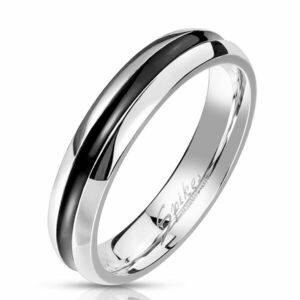 Inel din oțel într-un design colorat argintiu - o dungă cu smalț negru, 4 mm - Marime inel: 49 imagine