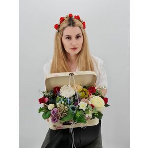 Aranjament floral - Valiza cu Flori 3 imagine