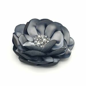 Brosa eleganta floare mare gri argintie matase satinata 10 cm, Corizmi, Silver Floral Charm imagine