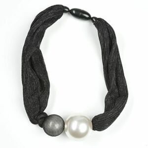 Coler statement negru cu perle acrilice albe imagine