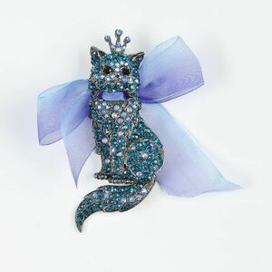 Brosa pisica cu funda albastra imagine