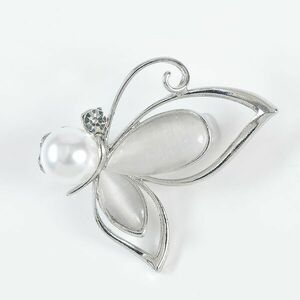 Brosa martisor fluture argintiu cu perla imagine