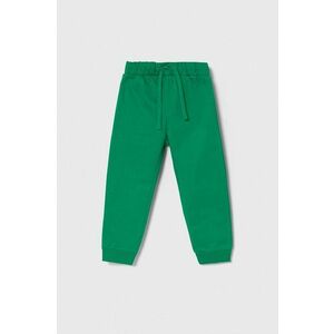 United Colors of Benetton pantaloni de trening din bumbac pentru copii culoarea verde, cu imprimeu imagine