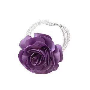 Colier cu lila la baza gâtului cu floare 3D imagine