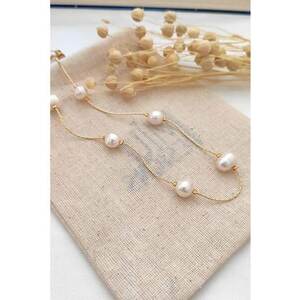 Colier decorat cu perle sintetice imagine