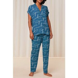 Pijama cu pantaloni scurti si imprimeu abstract imagine