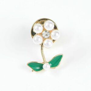 Brosa martisor floare cu perle albe imagine