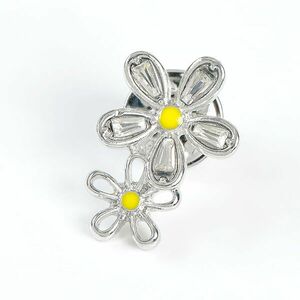 Brosa martisor flori argintii imagine