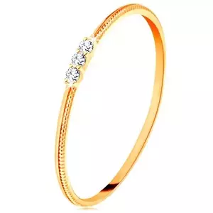 Inel din aur galben de 9K - braţe înguste cu striații, trei zirconii transparente - Marime inel: 48 imagine