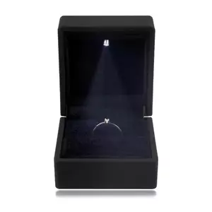 Cutie cadou cu LED pentru inele - culoare negru mat, pătrată imagine