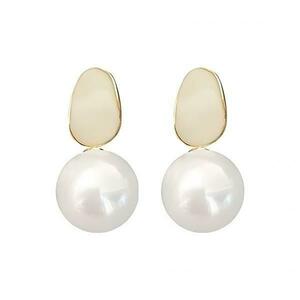 Cercei Jeanne, albi, cu montura aurie, decorati cu perle - Colectia Universe of Pearls imagine