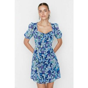 Rochie cu model floral si decupaj pe partea din spate imagine