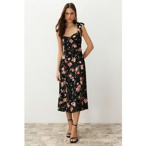 Rochie cu model floral si decolteu in V imagine