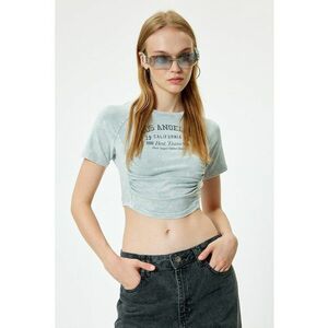 Tricou crop cu imprimeu text imagine