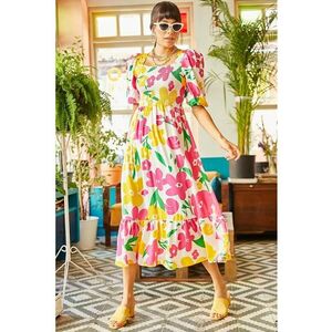 Rochie cu model floral si maneci bufante imagine