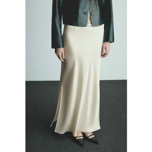 Fusta maxi de satin cu slit lateral imagine