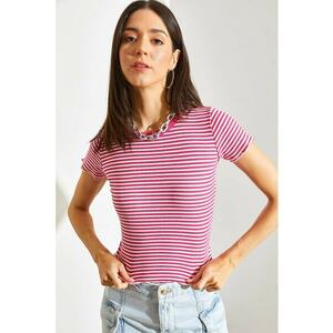 Tricou crop cu model in dungi si decolteu la baza gatului imagine