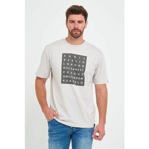 Tricou cu decolteu la baza gatului si imprimeu text imagine