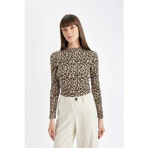 Bluza slim fit cu model cu animal print imagine