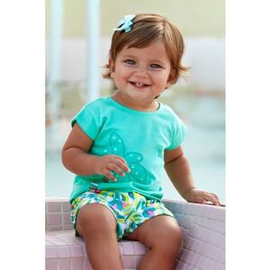 Set de tricou de bumbac si pantaloni scurti cu model imagine