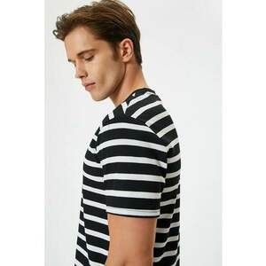 Tricou slim fit cu model in dungi imagine