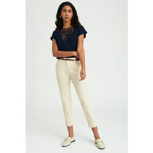 Pantaloni crop cu o curea impletita imagine