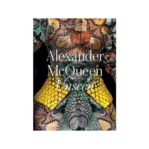 home & lifestyle carte Alexander Mcqueen: Unseen by Robert Fairer, English imagine