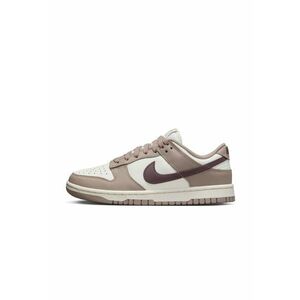 W Dunk Low SE imagine