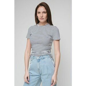 Tricou slim fit cu decolteu la baza gatului si model in dungi imagine