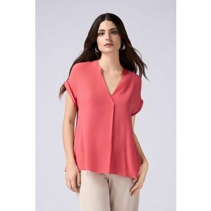 . Tricou cu decupaj in V imagine