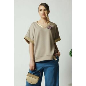 Bluza casual din viscoza bej cu auriu si floare cu strasuri imagine