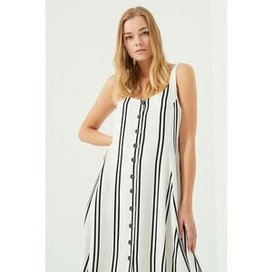 Rochie evazata din amestec de in imagine