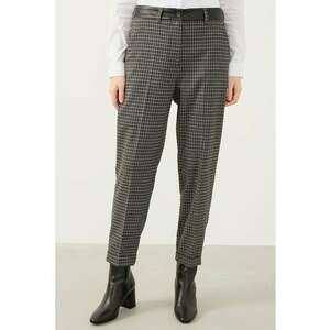 Pantaloni crop cu pliuri si model imagine