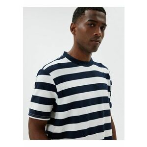 Tricou cu decolteu la baza gatului si model in dungi imagine