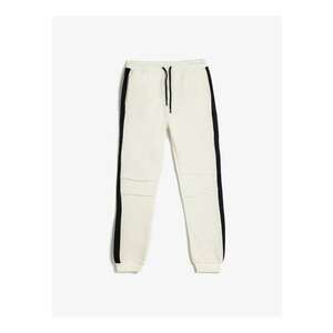 Pantaloni de trening cu snur de ajustare - model uni si buzunare laterale imagine
