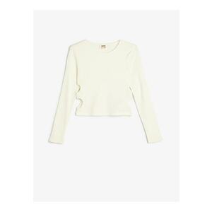 Bluza crop cu decupaje laterale imagine