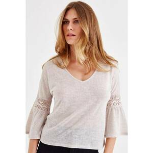 Bluza cu decolteu in V si maneci clopot imagine