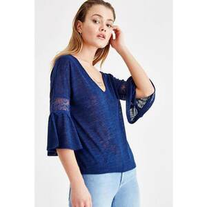 Bluza cu decolteu in V si maneci clopot imagine