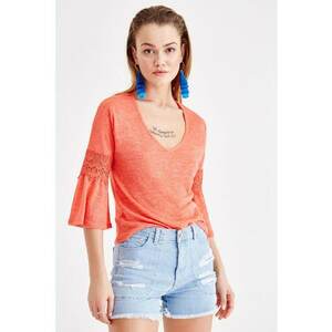 Bluza cu decolteu in V si maneci clopot imagine