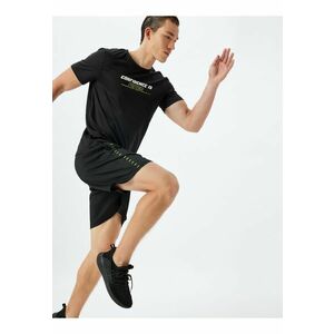 Tricou cu decolteu la baza gatului si imprimeu text imagine