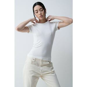 Tricou slim-fit cu decolteu la baza gatului imagine