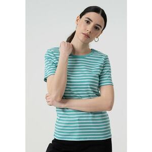 Tricou in dungi cu decolteu la baza gatului imagine